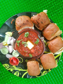 पाव भाजी (pav bhaji recipe in Hindi) रेसिपी मुख्य फोटो