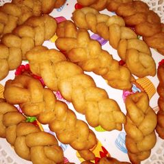 A picture of Braided doughnuts.