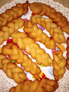 A picture of Braided doughnuts.