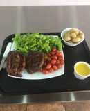 Picaña con Ensalada y Papas a la Vinagreta