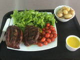 Picaña con Ensalada y Papas a la Vinagreta