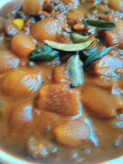 வெங்காய வெந்தய குழம்பு.(vengaya venthaya kulambu Recipe in Tamil) செய்முறை முக்கிய புகைப்படம்