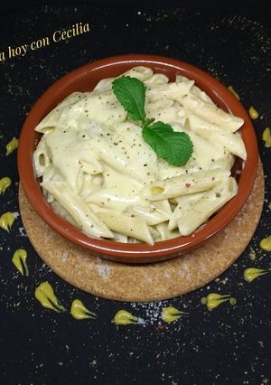 Foto principal de Macarrones con salsa de nata y mostaza dulce