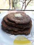 Hot cakes de avena, manzana, plátano y semillas