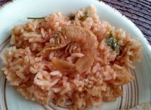 Una foto de Arroz con camarón seco