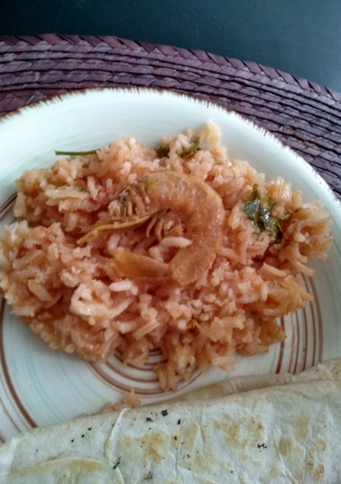 Una foto de Arroz con camarón seco