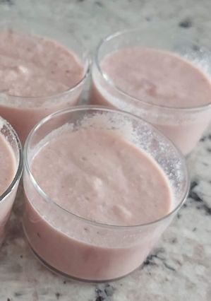Una foto de Natillas caseras de Fresa 🍓en Robot Taurus Foodie