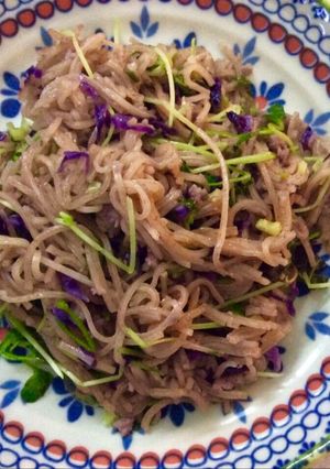 Hình của món Bắp cải tím xào chay bún trà.