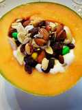 Melón con nieve y frutas secas