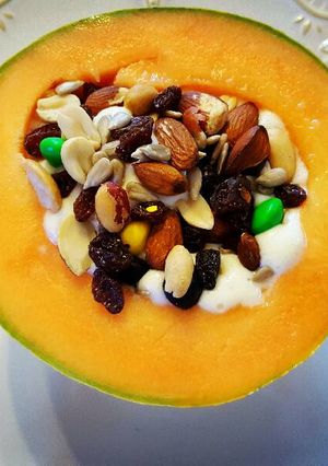 Una foto de Melón con nieve y frutas secas