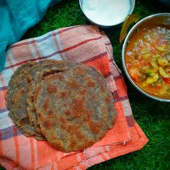A picture of Kuttu ke parathe.