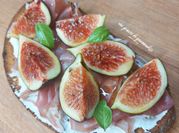 Une photo de figues froides