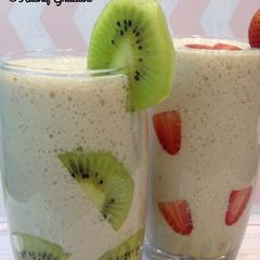A picture of Kiwi & Strawberry Smoothie #ramadankitayari.