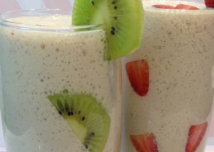 Kiwi &amp; Strawberry Smoothie #ramadankitayari