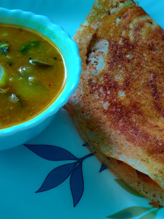 आटे का इंस्टेंट क्रिस्पी डोसा (Aate ka instant crispy dosa recipe in hindi) रेसिपी मुख्य फोटो