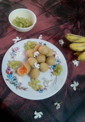 A picture of Green grapes laddo.