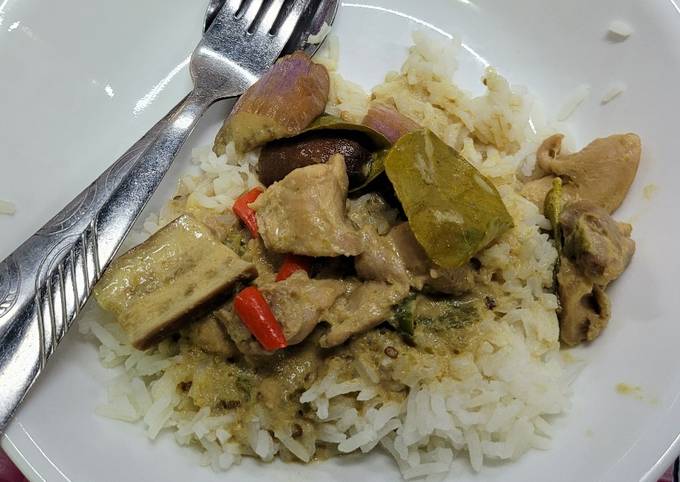 Thai Green Curry Chicken Recipe by romantiqueluxe - Cookpad