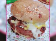 A picture of cheeseburger burger