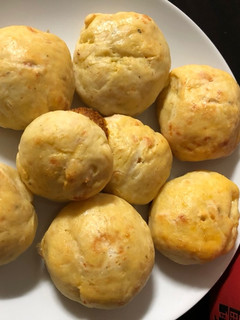Una foto de Pancitos de queso, pimienta y orégano
