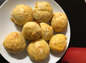 Una foto de Pancitos de queso, pimienta y orégano