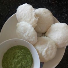 A picture of Soft spongy idli.
