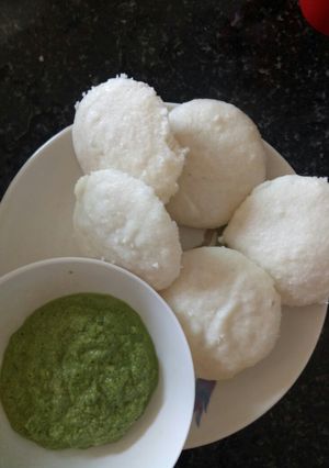 A picture of Soft spongy idli.