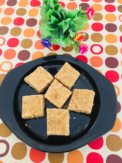 મોહનથાળ (Mohanthal Recipe In Gujarati) રેસીપી મુખ્ય ફોટો