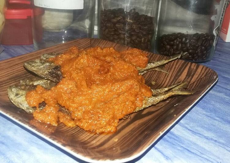  Resep  Ikan Goreng Sambal Kemiri  oleh Desi Tiorida Cookpad