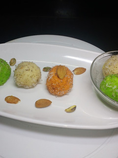 तिरंगी रसकदम (tiranga ladoo recipe in marathi) रेसिपी चे मुख्य फोटो