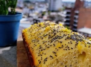 Una foto de Budín de limón y chía 🍋
