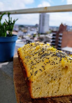 Una foto de Budín de limón y chía 🍋
