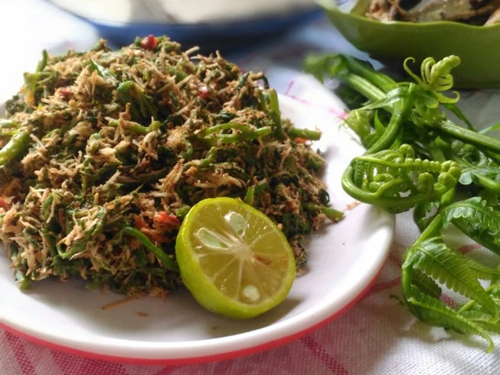 Langkah Gampang Menyiapkan Resep Lawa&amp;#39; pakis (sayur paku) pedas yang Sempurna Anti Ribet, Bikin Ngiler