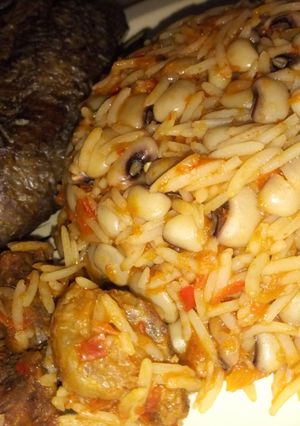 A picture of Jallof rice with beans.