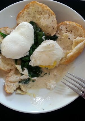 A picture of Eggs Florentine.
