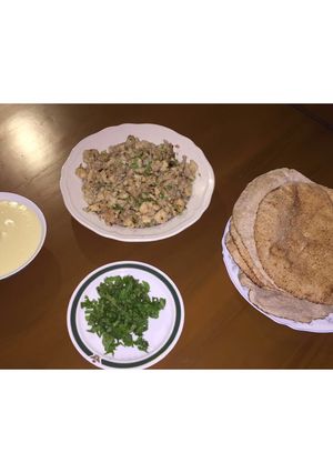 A picture of Chicken Shawarma with Garlic Mint Sauce 😋.