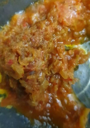 A picture of Tomato onion chutney.