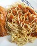 Spaghettis rojos con pollo