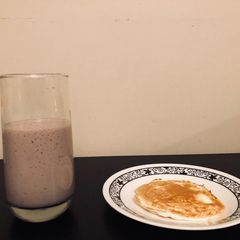 A picture of Smoothie with omelette.