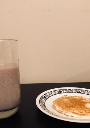 A picture of Smoothie with omelette.