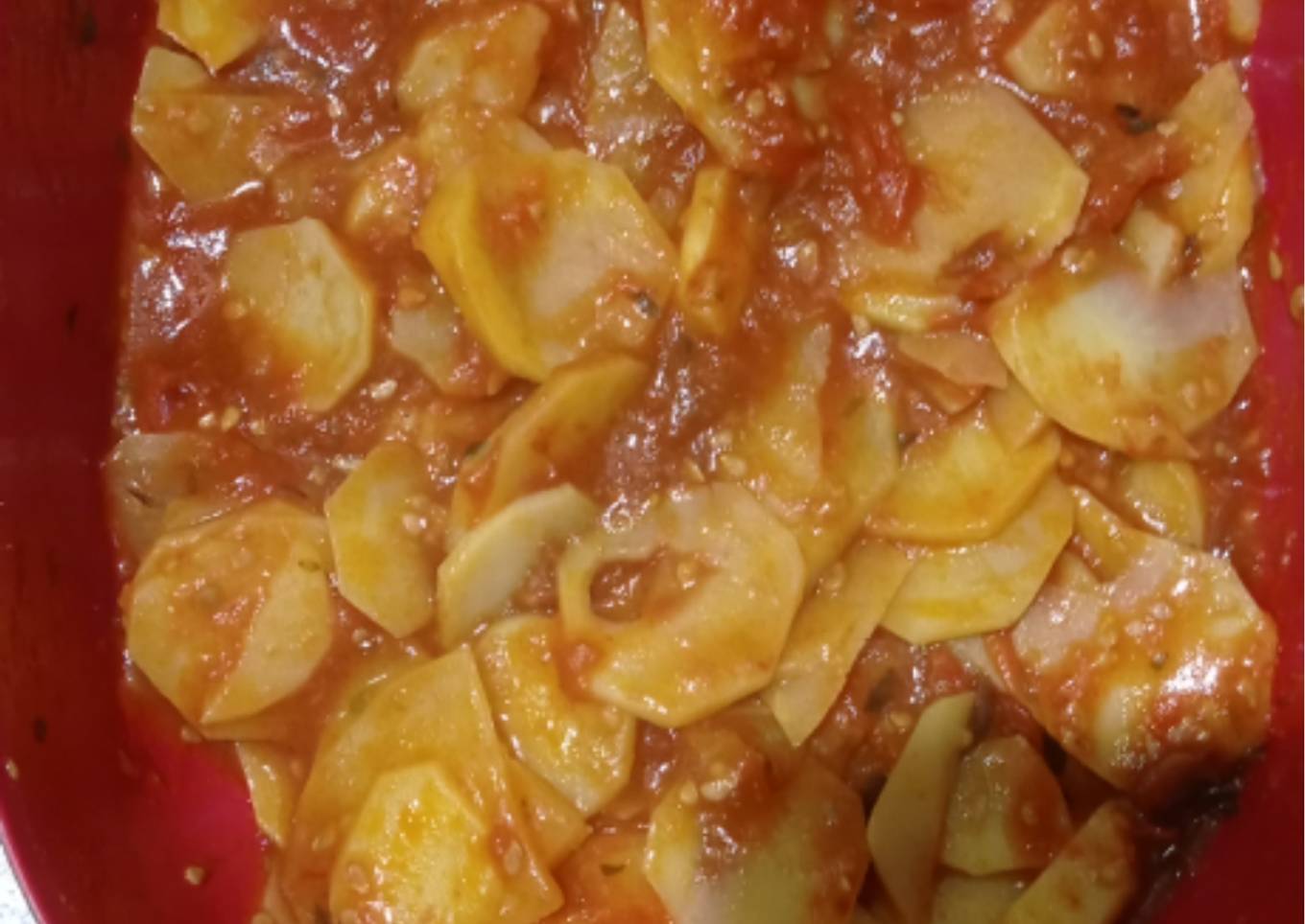 Patatas con tomate en el microondas