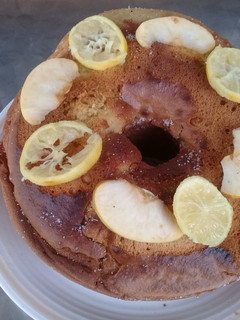 A picture of Lemon sour cake.