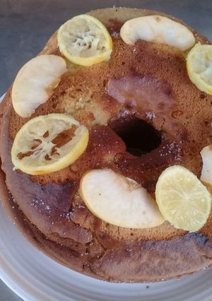 A picture of Lemon sour cake.