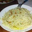 Espaguetis con ajos y perejil