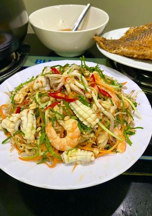 Hình của món Gỏi môn chiên giòn.
