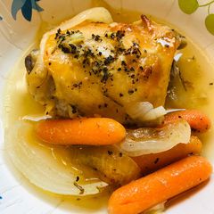 A picture of Garlicky Herb Baked Chicken Thighs.
