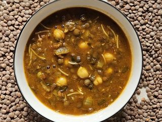 شوربة العدس والشعيرية