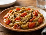 باذنجان مسلوق مع ثوم وطماطم