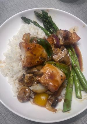 A picture of Bourbon Grilled Chicken w veggies.