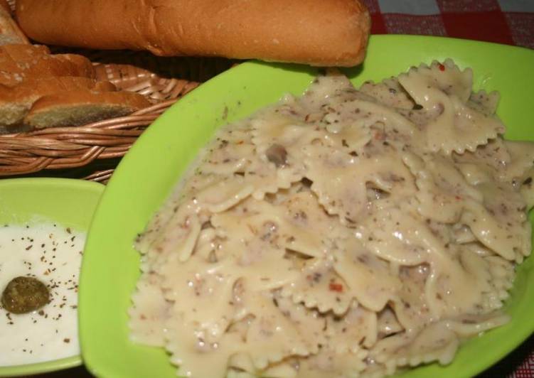 Farfalle in mushroom sauce