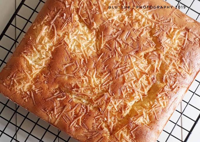 Langkah Mudah untuk Menyiapkan Bolu Tape Keju yang Menggugah Selera